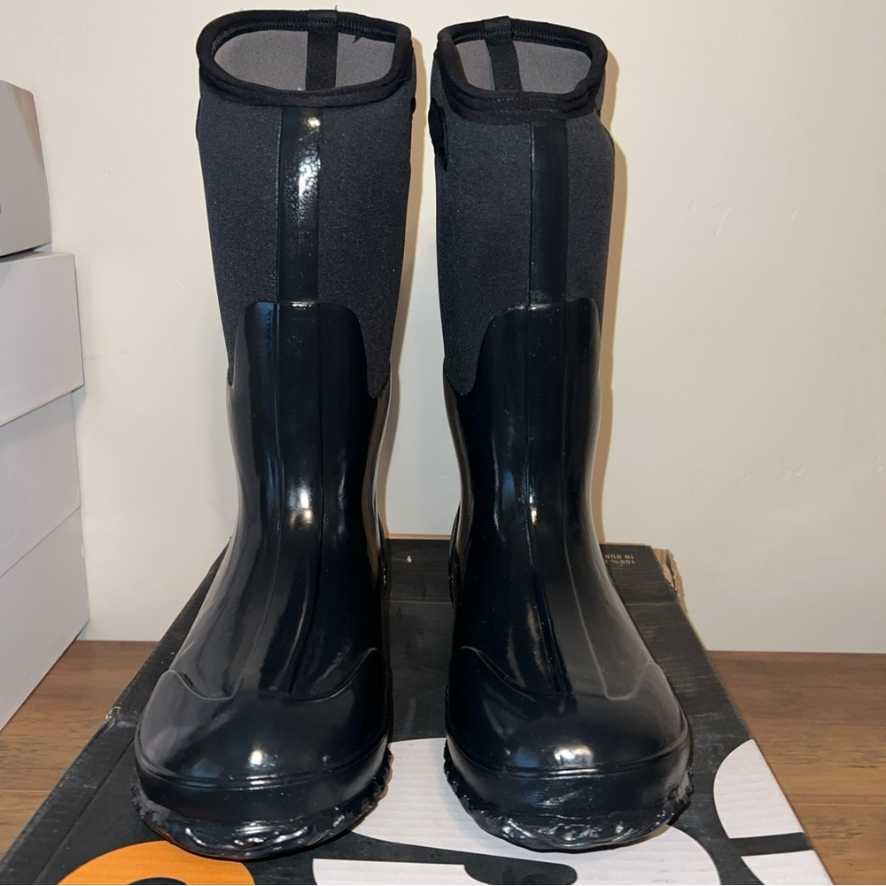 Bogs women’s 11 men’s 9.5 classic high handles Black Waterproof Boots